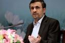 اگر کسی بتواند مشکلات موجود را نقد کند منم/ لبخند احمدی‌نژاد به سوالات خبرنگاران