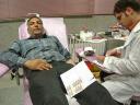 بسیجیان یزد خون خود را اهدا کردند+تصاویر