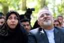 کلاهی که همسر وزیرخارجه ایران بر سر شوهرش گذاشت
