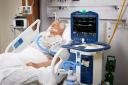 کمک ۱۸۵ میلیون تومانی موقوفات میبد برای تجهیز بیمارستان به دستگاه اکسیژن ساز