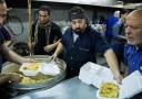 یزدی‌ها روزانه 30 هزار پرس غذا بین زائران اربعین توزیع می‌کنند