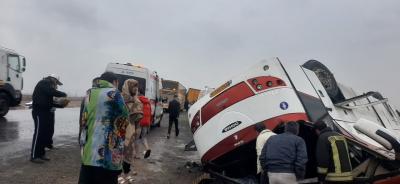 واژگونی اتوبوس بندرعباس- تهران در کمربندی یزد